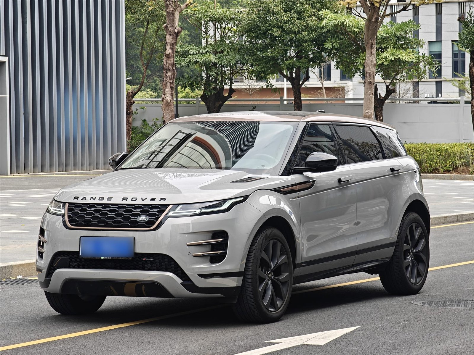 路虎 揽胜极光 2023款 L 249PS
